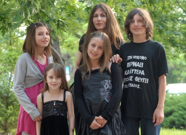 Milica Nikolić sa porodicom