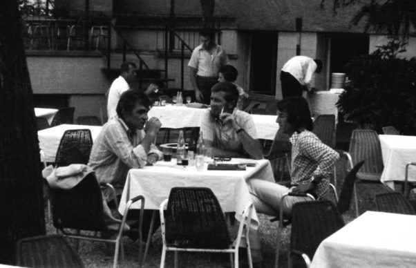 Miroslav Antić, Živojin Miškov i Mišo Marić, hotel Bristol, Mostar. FOTO: Pero Zubac, 1973. godina